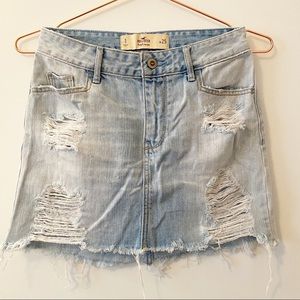 Hollister High Rise Distressed Light Wash Denim Skirt w 25